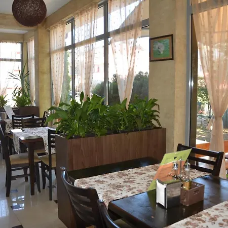 семеен детелини Hotel