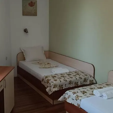 Hotel семеен детелини