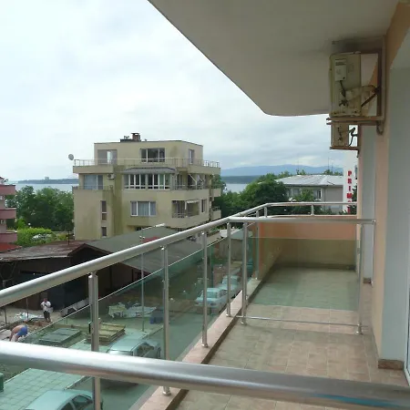 семеен детелини Hotel