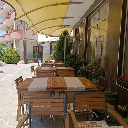 семеен детелини Hotel