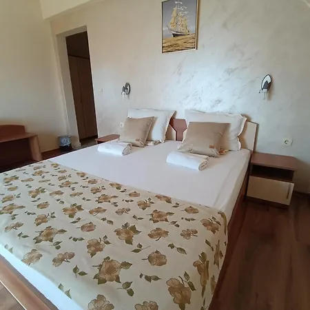 семеен детелини Hotel 2*