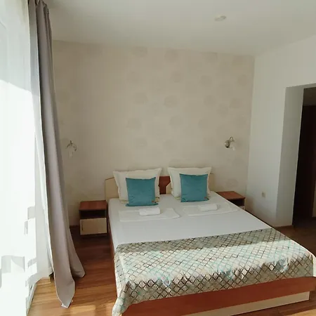 Hotel семеен детелини 2*