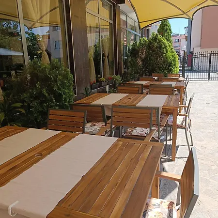 Hotel семеен детелини