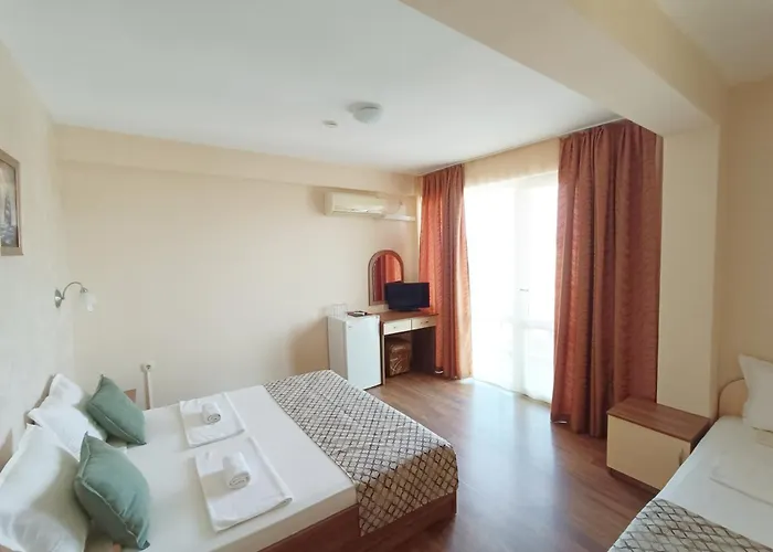 семеен детелини Hotel 2*