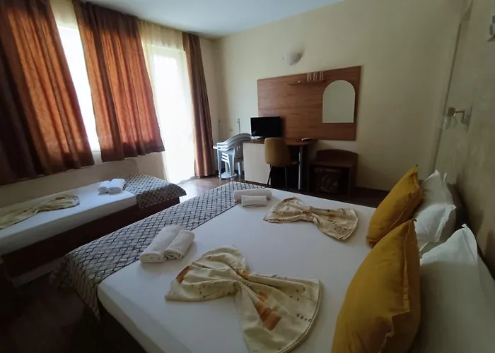 семеен детелини Hotel 2*