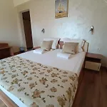 семеен детелини Hotel 2*
