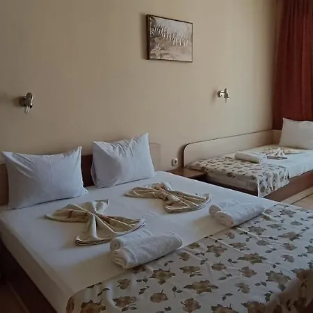 Hotel семеен детелини 2*