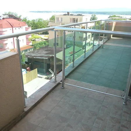 семеен детелини Хотел 2*