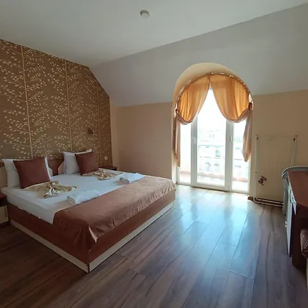 семеен детелини Хотел