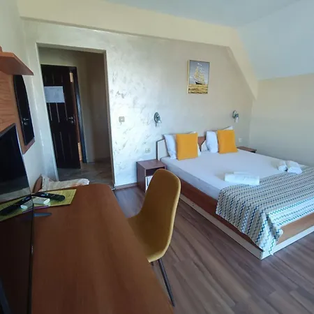 семеен детелини Hotel