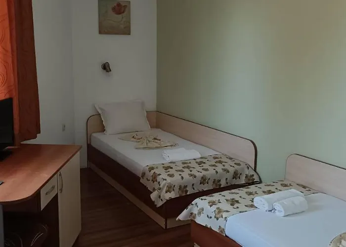 Hotel семеен детелини