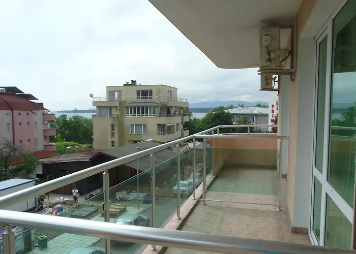 семеен детелини Hotel