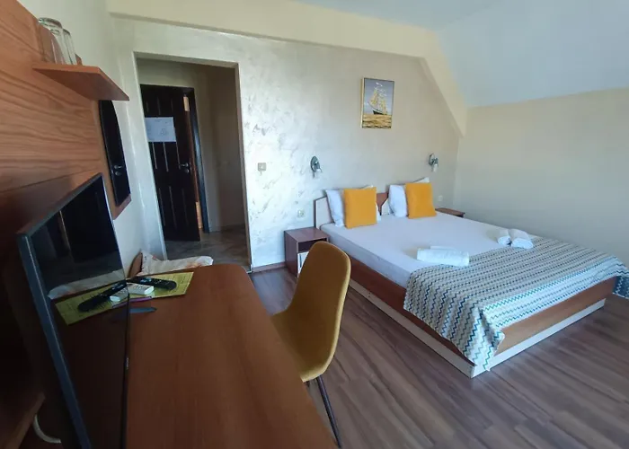 семеен детелини Hotel