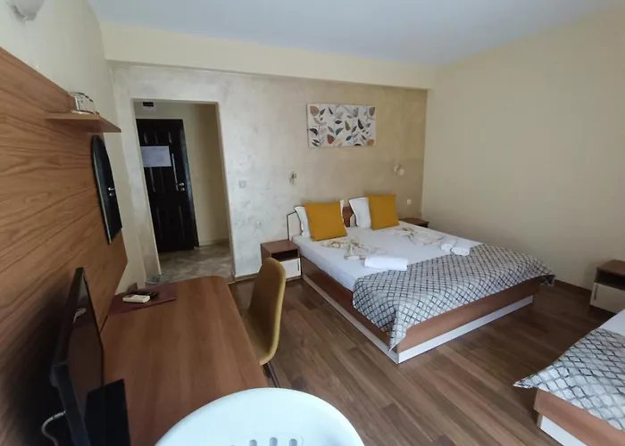 Hotel семеен детелини 2*